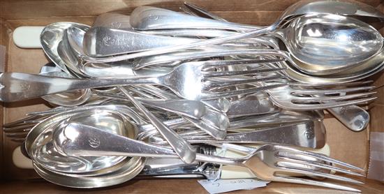 A part canteen of Edwardian silver flatware, William Hutton & Sons Ltd, London 1906, 30 items and six later ivory handled knives,